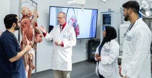 منحة ممولة بالكامل في الطب بجامعة خليفة في الإمارات 2022-2023